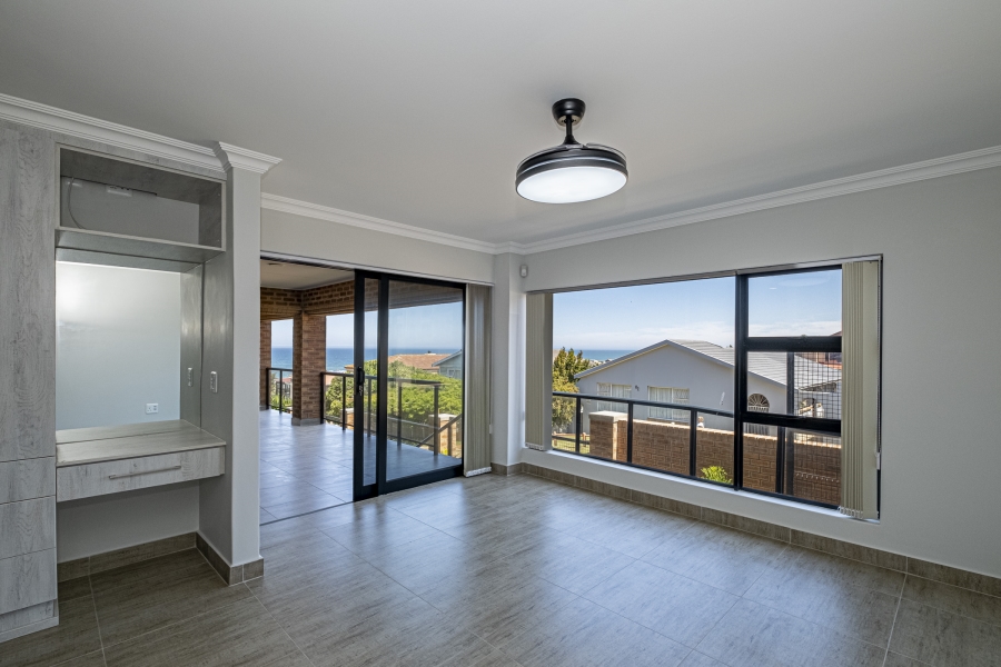 4 Bedroom Property for Sale in Wavecrest Eastern Cape